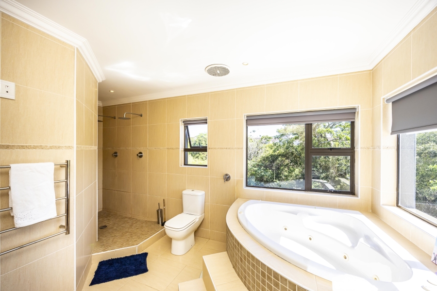 5 Bedroom Property for Sale in Beacon Bay Eastern Cape